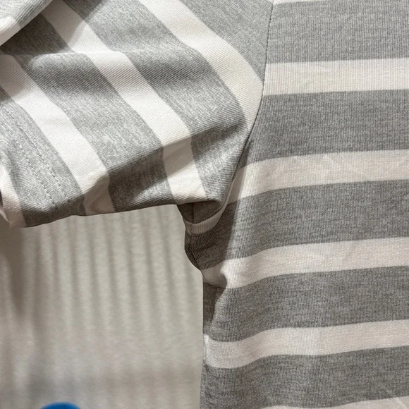 Under Armour Men's Light Gray and White Polo Shirt - Picture 3 of 7